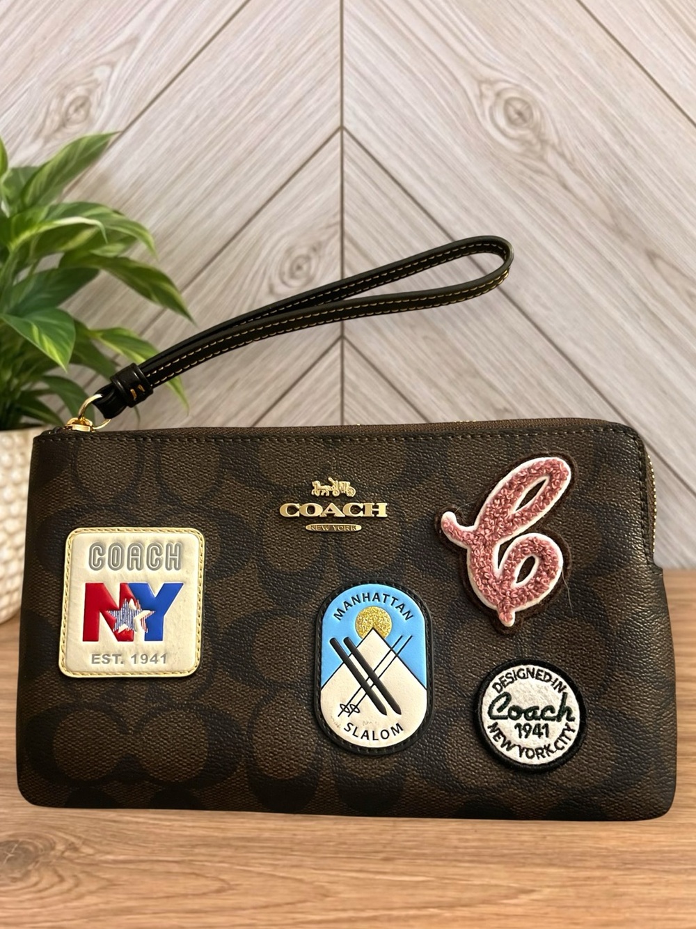 COACH Large Corner Zip Collectors Wristlet Signature Canvas Ski Patches NWOT